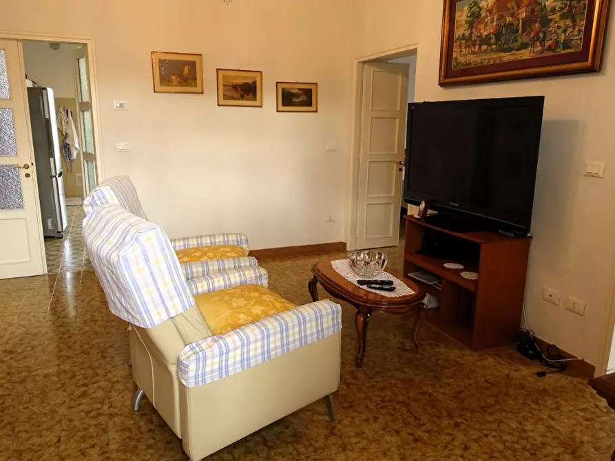 Immagine 3 di Appartamento in vendita  a Massa