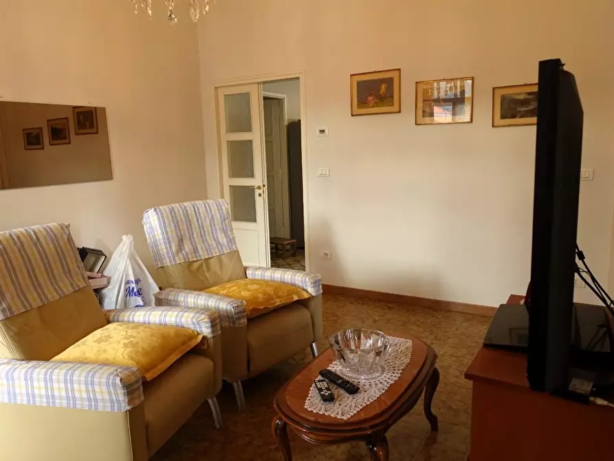 Immagine 2 di Appartamento in vendita  a Massa