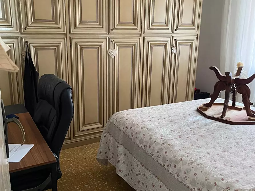 Immagine 5 di Porzione di casa in vendita  a Carrara