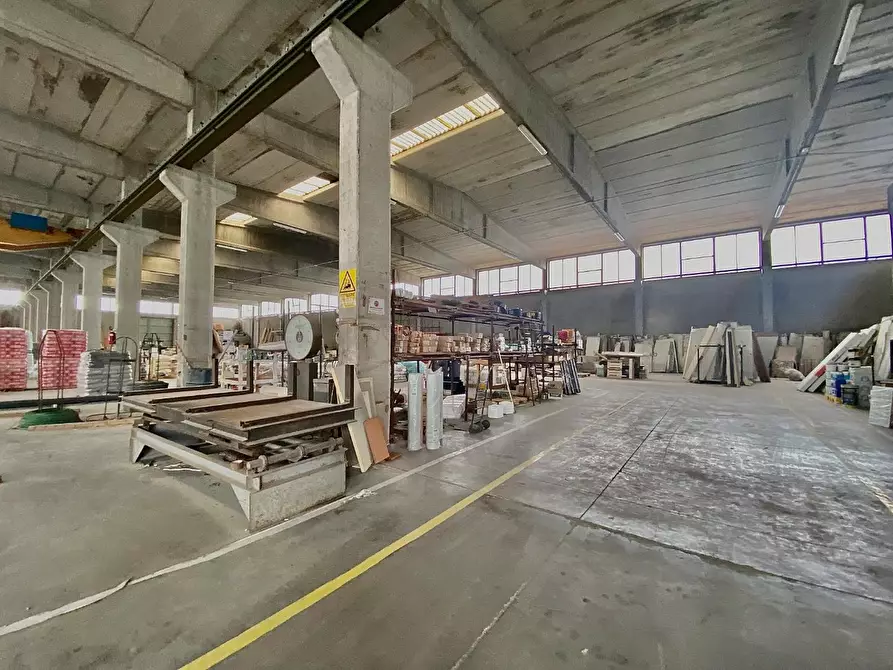Immagine 2 di Capannone industriale in vendita  a Calcinaia