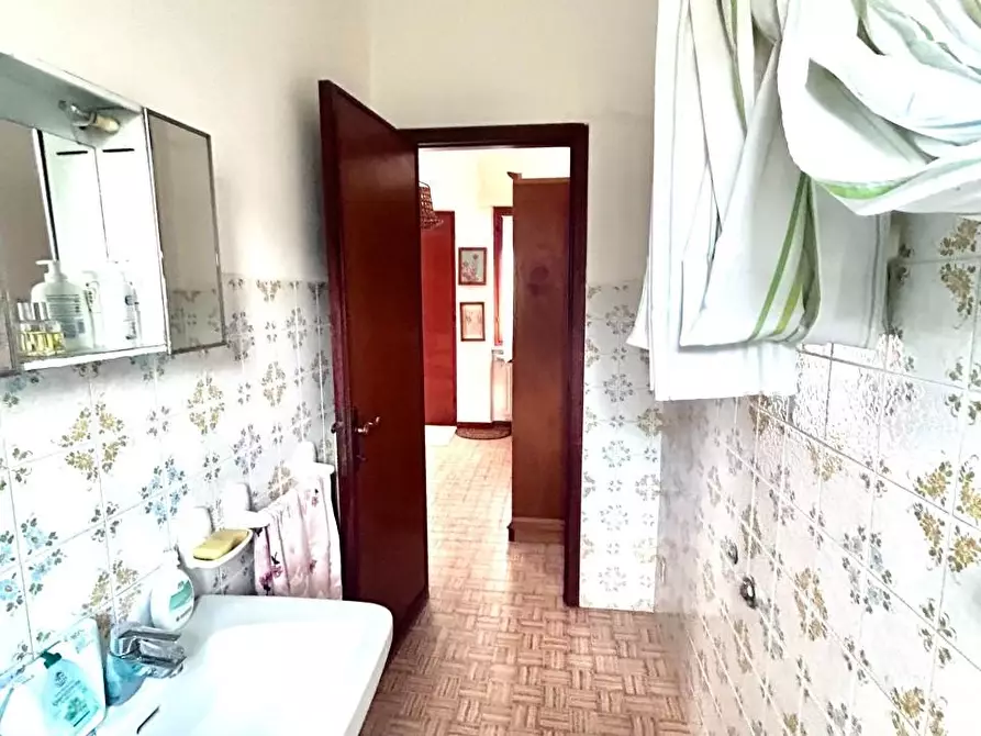 Immagine 6 di Villa in vendita  a Ortonovo