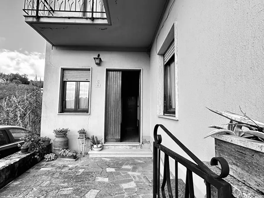 Immagine 4 di Villa in vendita  a Ortonovo