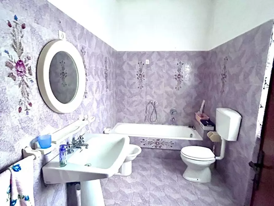 Immagine 19 di Villa in vendita  a Ortonovo