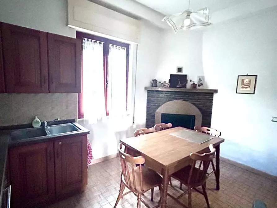 Immagine 9 di Villa in vendita  a Ortonovo