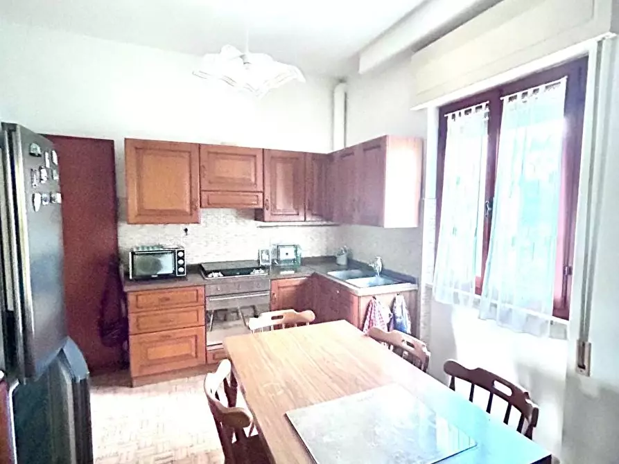 Immagine 1 di Villa in vendita  a Ortonovo