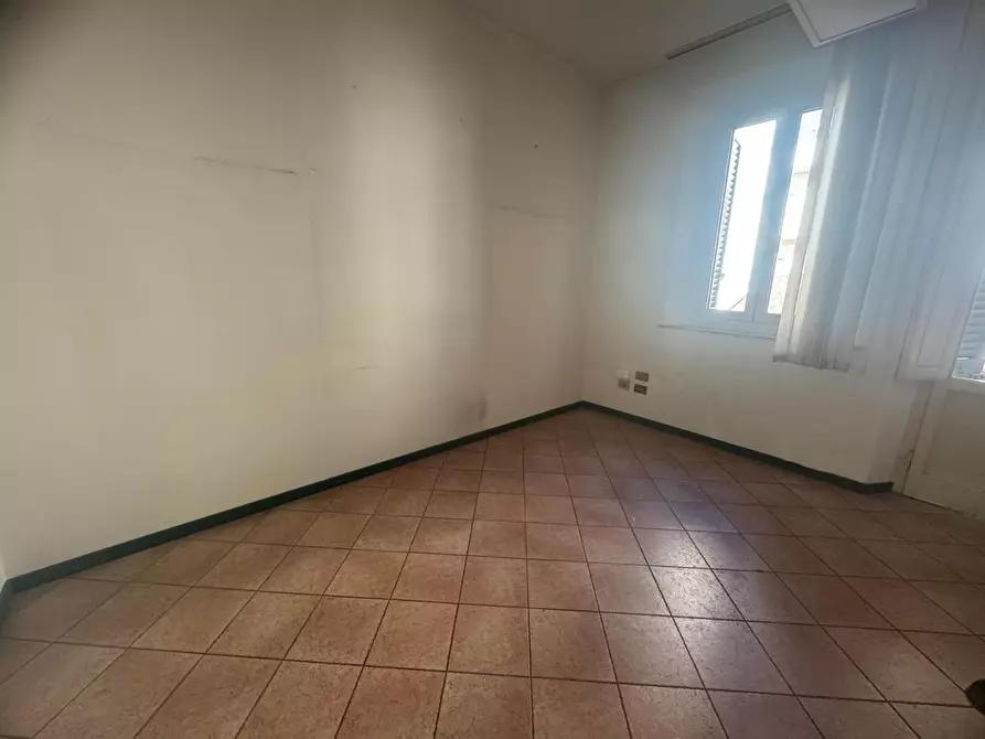 Immagine 3 di Ufficio in affitto  a Pontedera