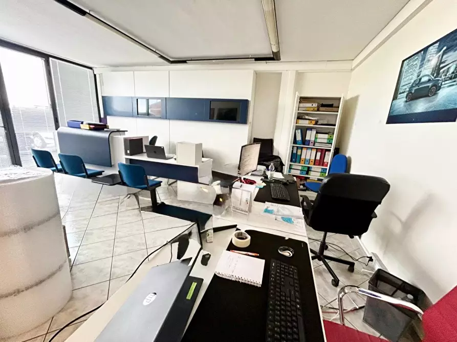 Immagine 2 di Ufficio in affitto  a Ponsacco