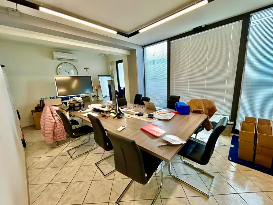 Immagine 1 di Ufficio in affitto  a Ponsacco