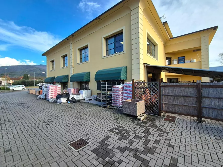 Immagine 3 di Locale commerciale in vendita  a Capannori