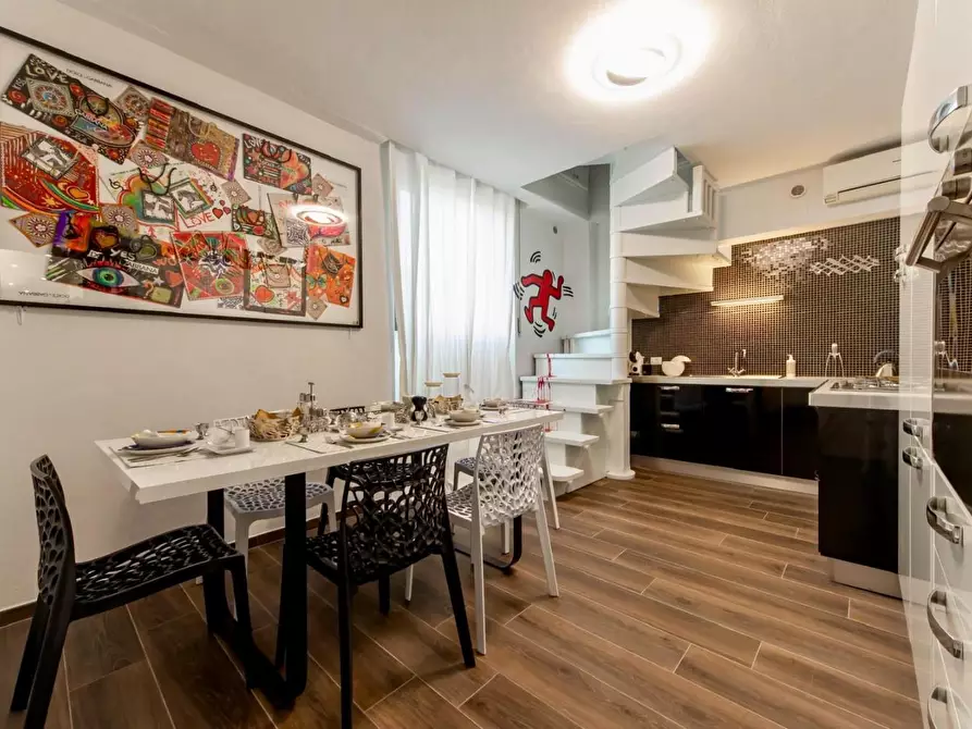 Immagine 1 di Appartamento in vendita  a Viareggio