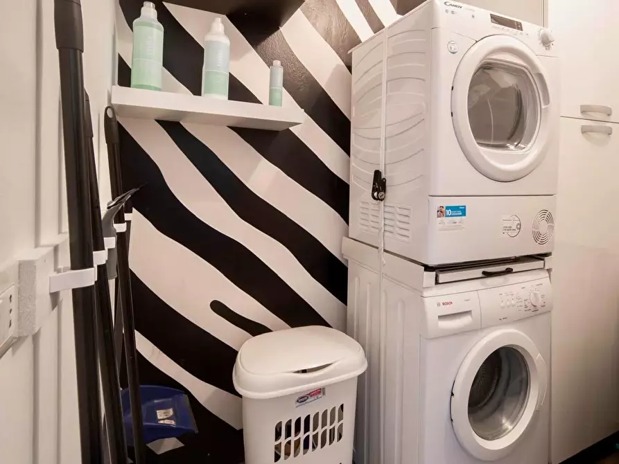 Immagine 11 di Appartamento in vendita  a Viareggio