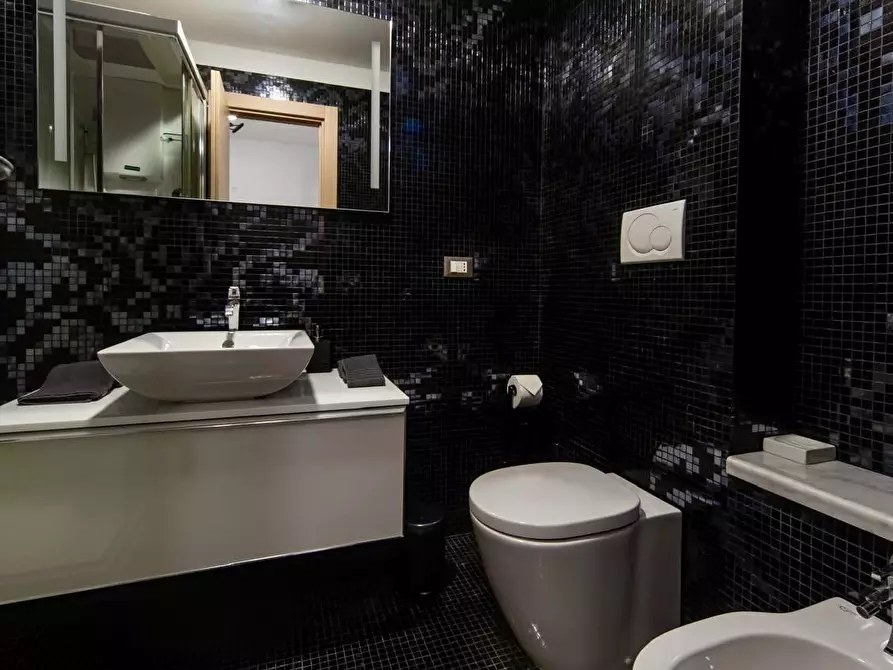 Immagine 20 di Appartamento in vendita  a Viareggio