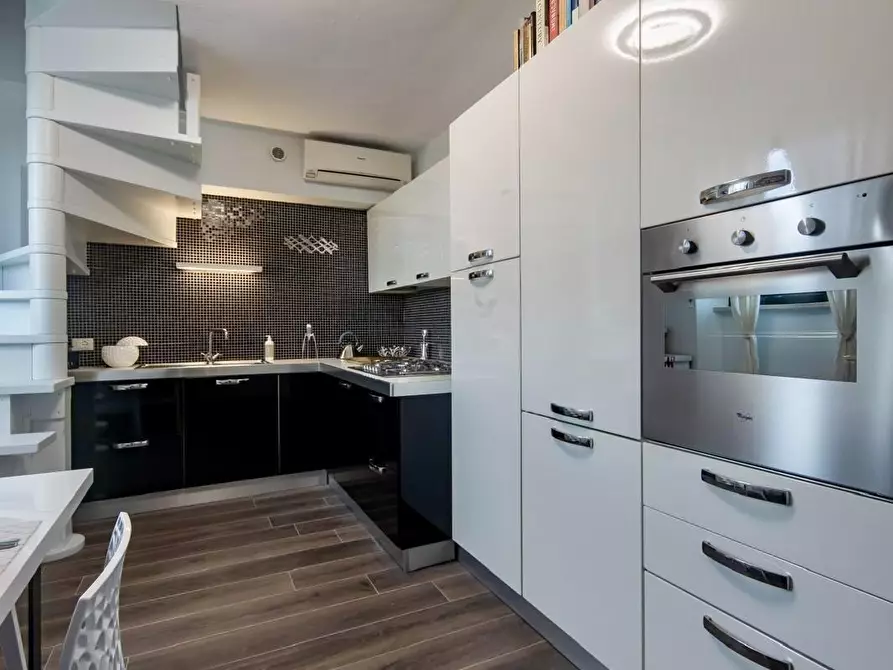 Immagine 4 di Appartamento in vendita  a Viareggio