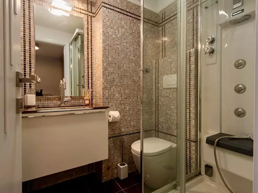 Immagine 31 di Appartamento in vendita  a Viareggio