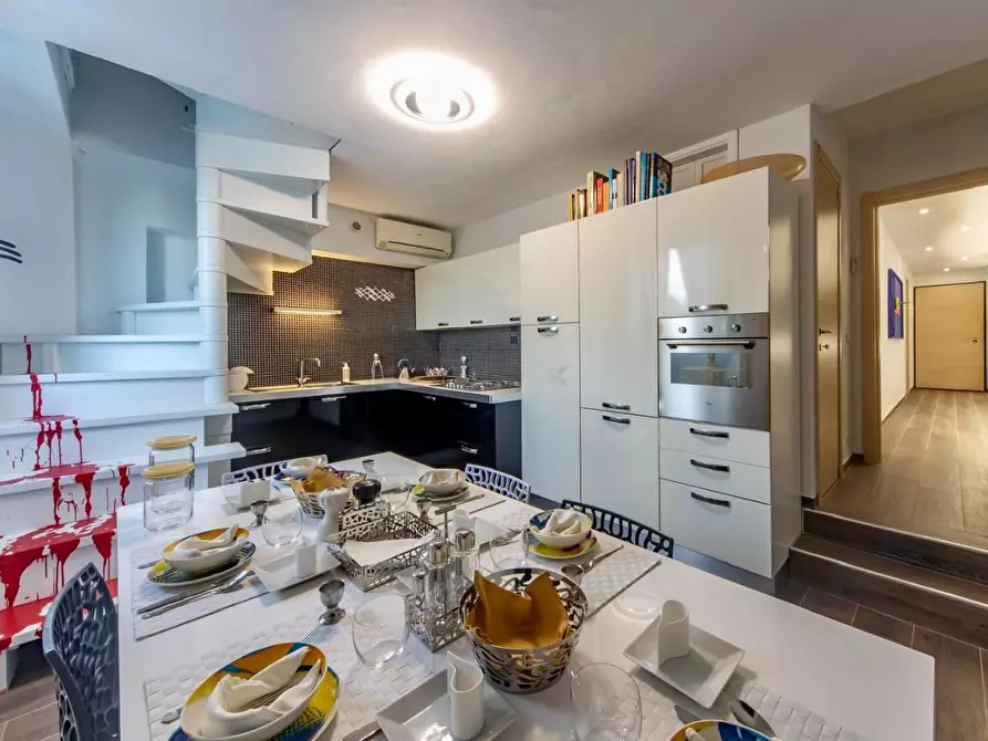 Immagine 2 di Appartamento in vendita  a Viareggio