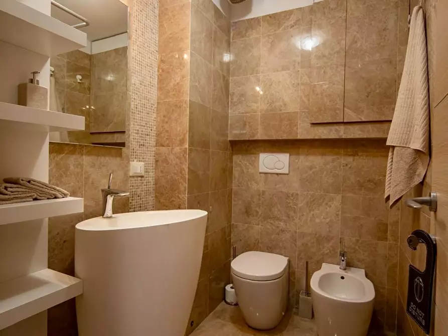 Immagine 18 di Appartamento in vendita  a Viareggio