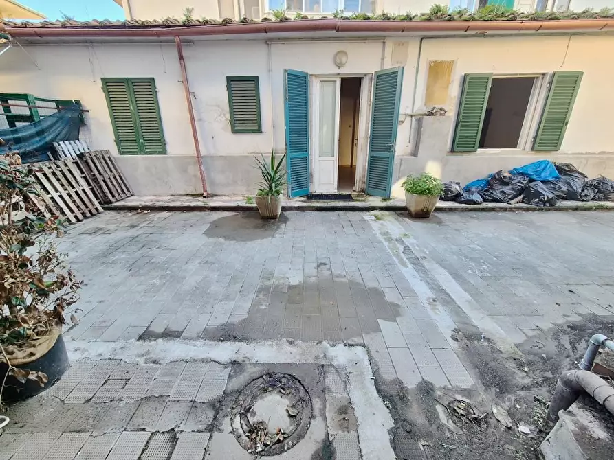 Immagine 3 di Villa in vendita  a Pisa