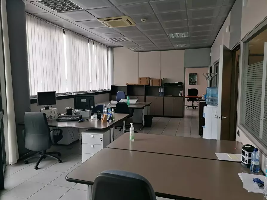 Immagine 5 di Capannone industriale in vendita  a Pisa