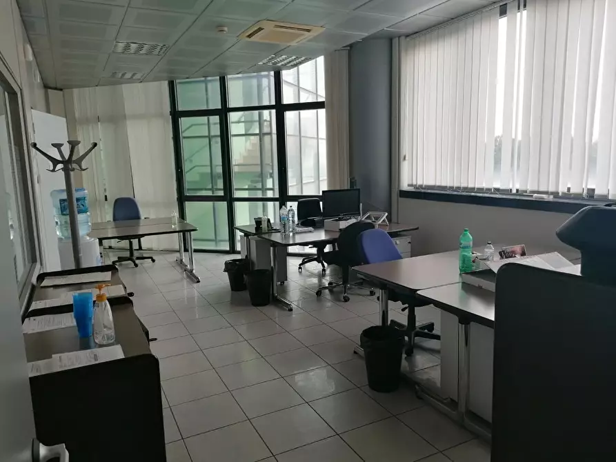 Immagine 6 di Capannone industriale in vendita  a Pisa