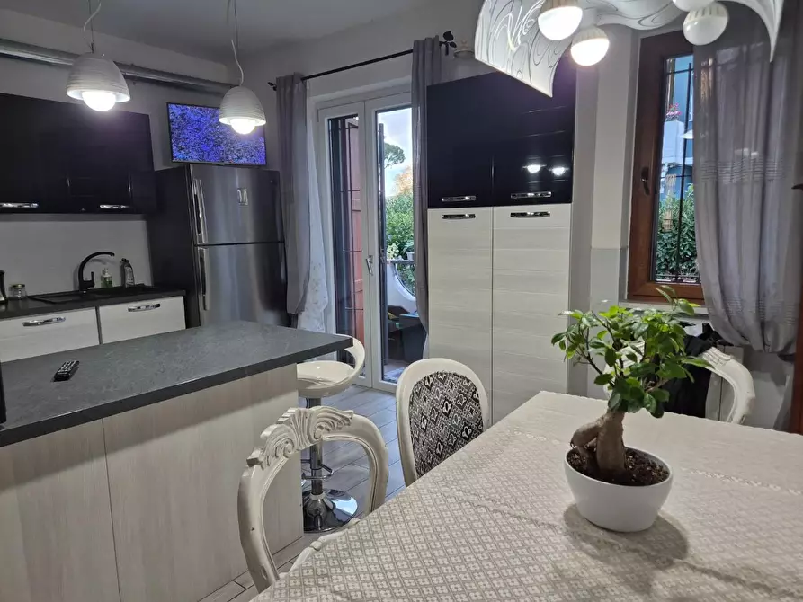 Immagine 2 di Villetta a schiera in vendita  a Carrara