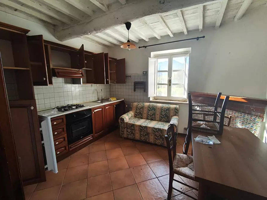 Immagine 22 di Appartamento in vendita  a Lucca