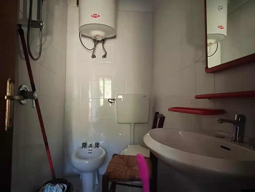 Immagine 12 di Appartamento in vendita  a Lucca