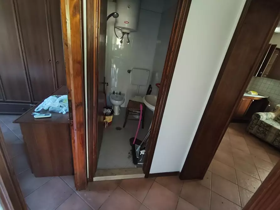 Immagine 5 di Appartamento in vendita  a Lucca