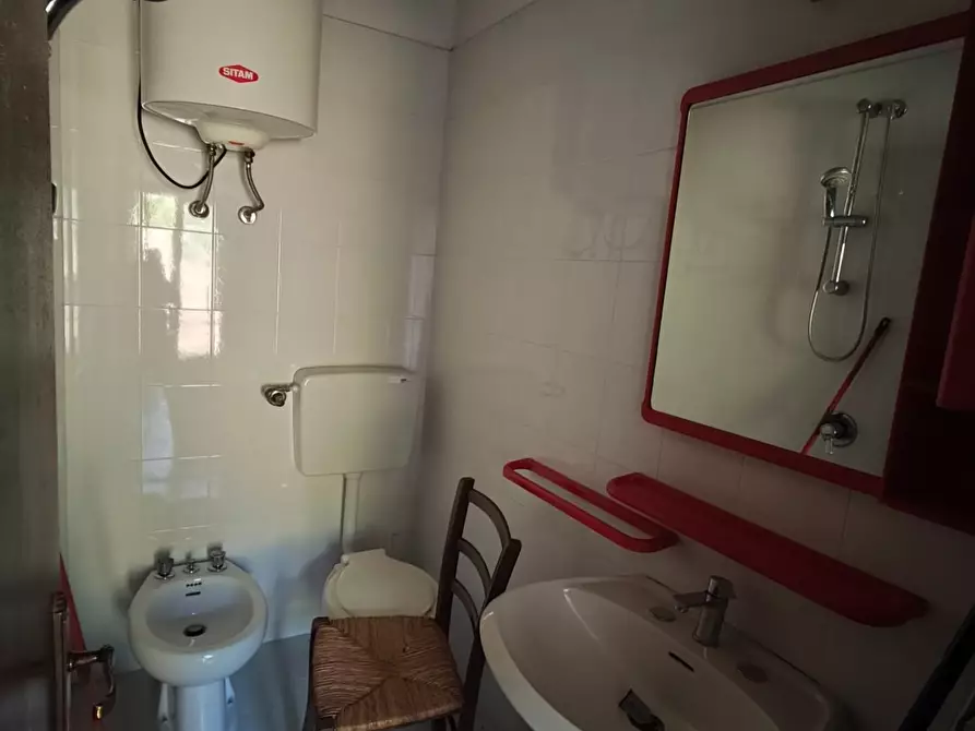 Immagine 11 di Appartamento in vendita  a Lucca