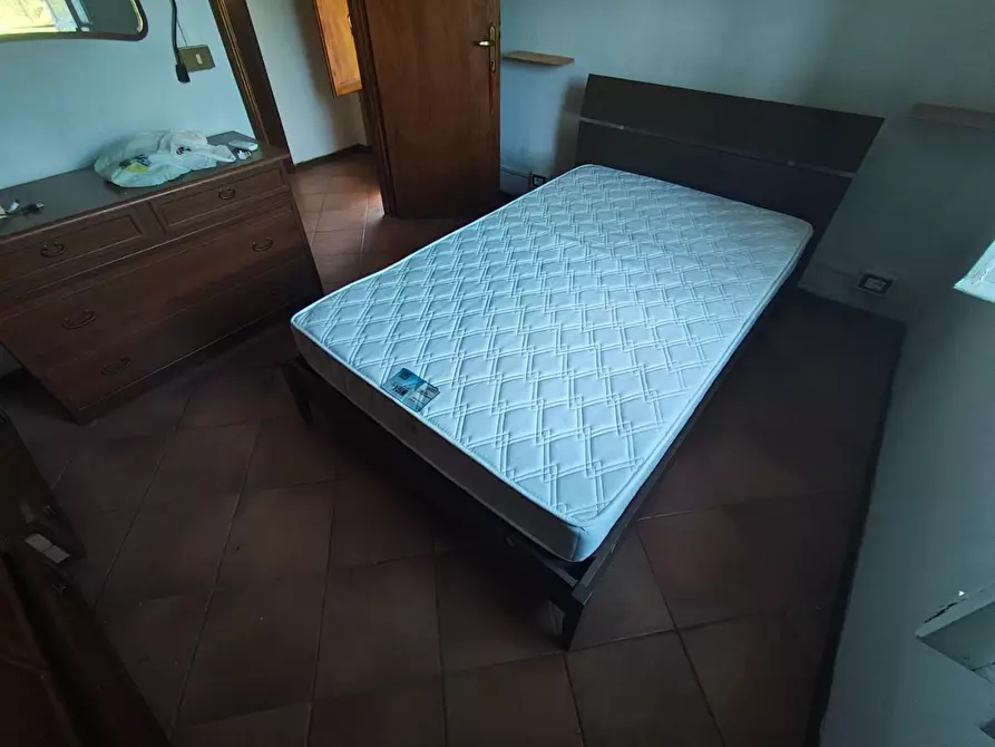 Immagine 13 di Appartamento in vendita  a Lucca