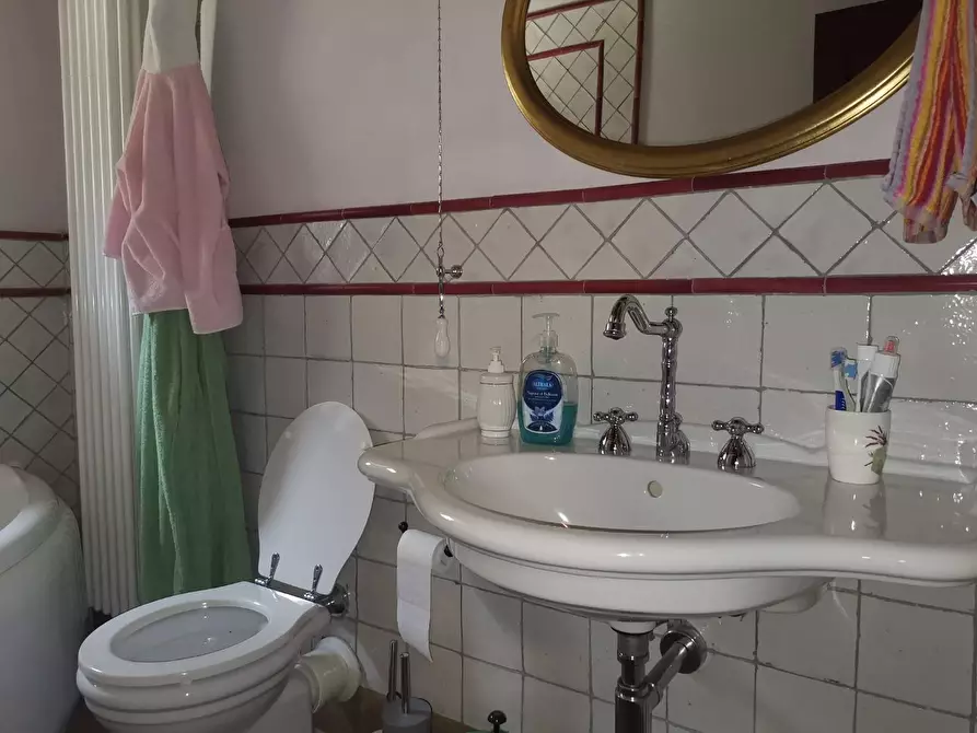 Immagine 31 di Villa in vendita  a Buti