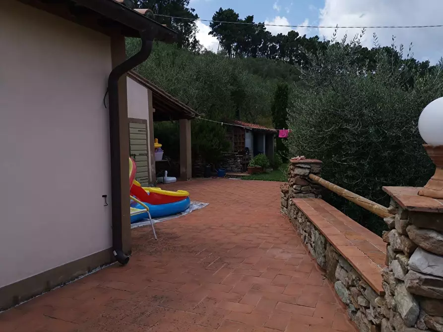 Immagine 10 di Villa in vendita  a Buti