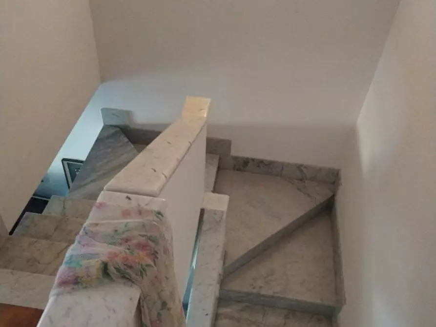 Immagine 21 di Villetta a schiera in vendita  a Massa