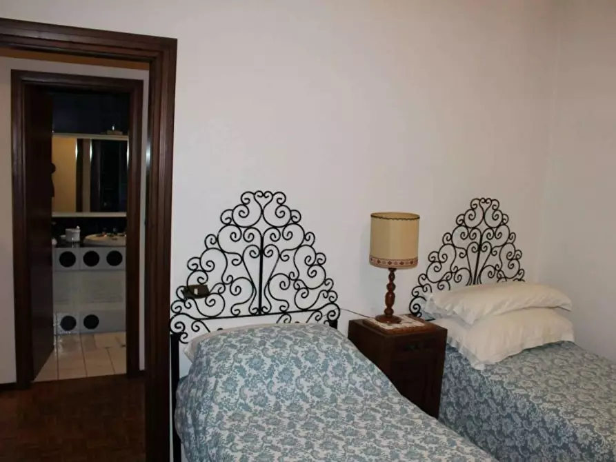 Immagine 12 di Casa indipendente in vendita  a Carrara