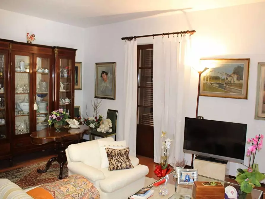 Immagine 4 di Casa indipendente in vendita  a Carrara