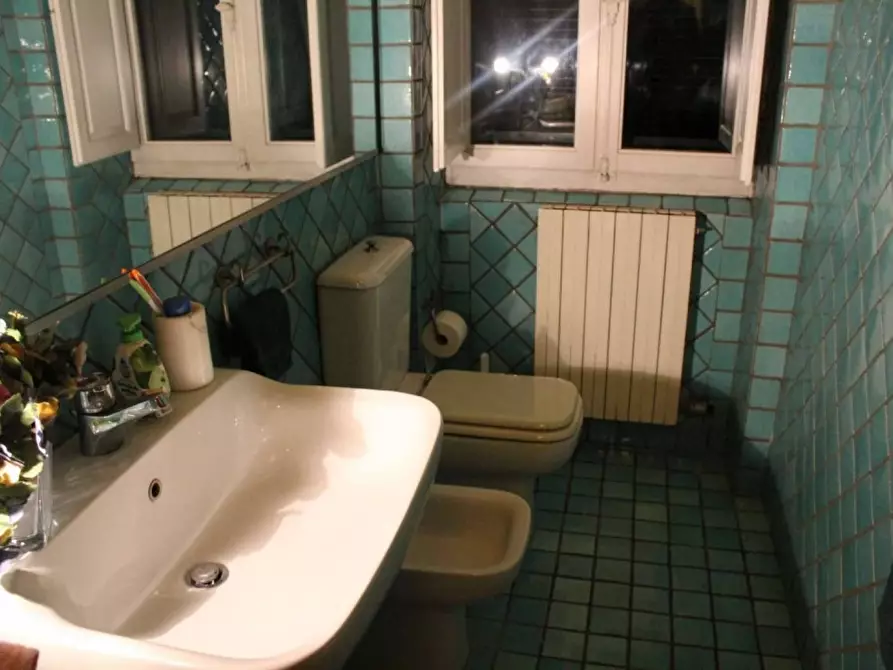 Immagine 11 di Villa in vendita  a Carrara