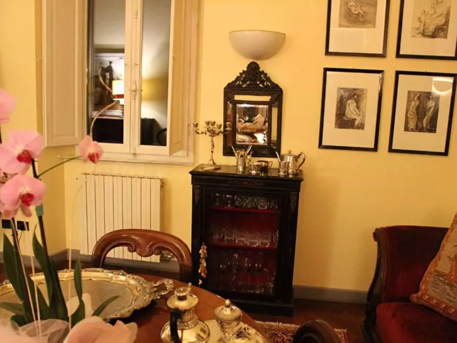 Immagine 2 di Villa in vendita  a Carrara