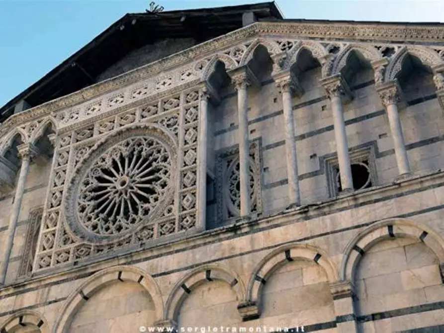 Immagine 20 di Mansarda in vendita  a Carrara