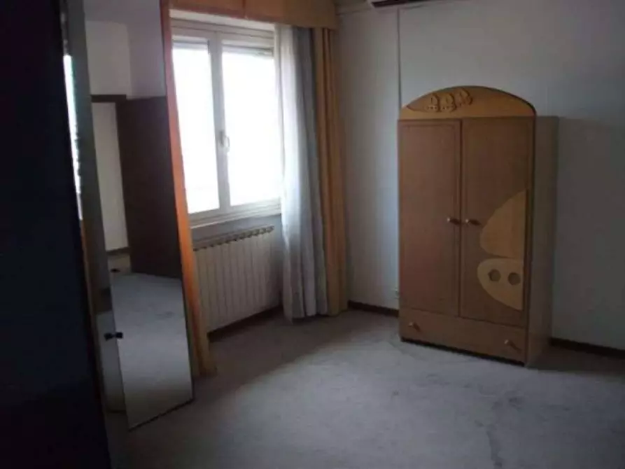 Immagine 9 di Mansarda in vendita  a Carrara