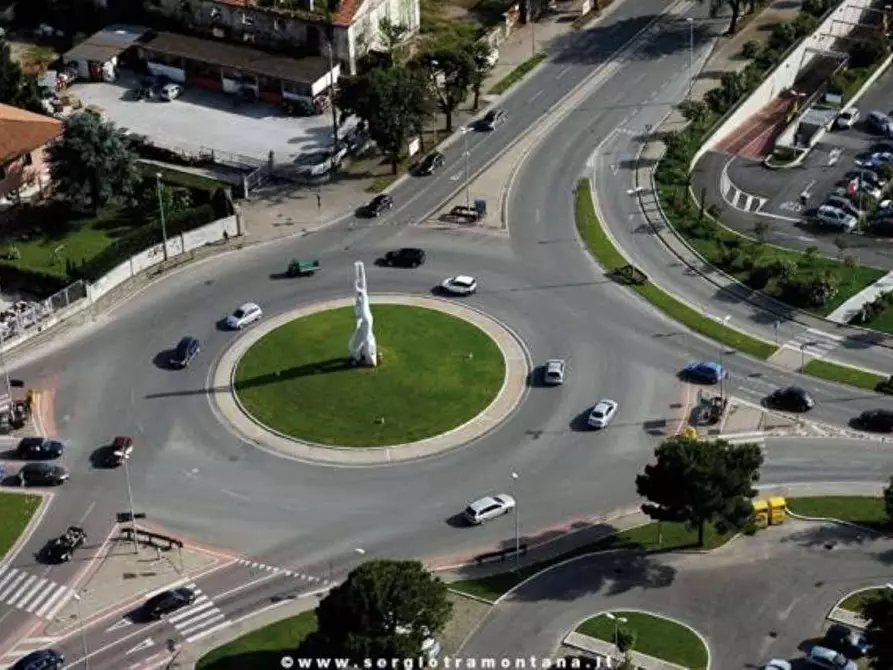 Immagine 16 di Mansarda in vendita  a Carrara