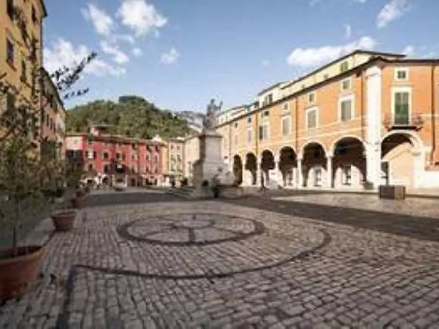 Immagine 23 di Mansarda in vendita  a Carrara