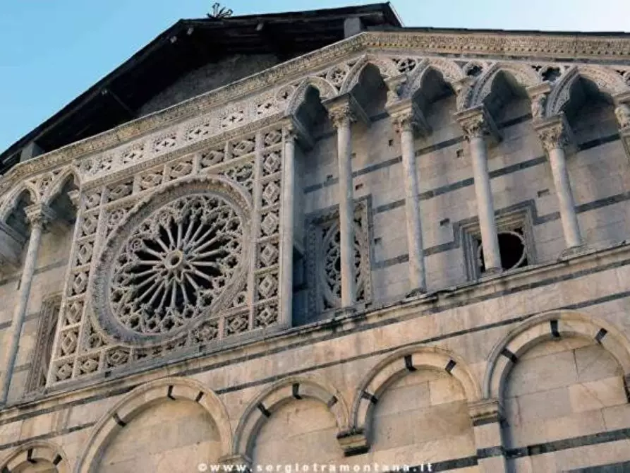 Immagine 21 di Mansarda in vendita  a Carrara