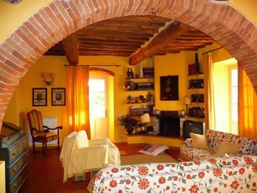 Immagine 2 di Casa semindipendente in vendita  a Carrara