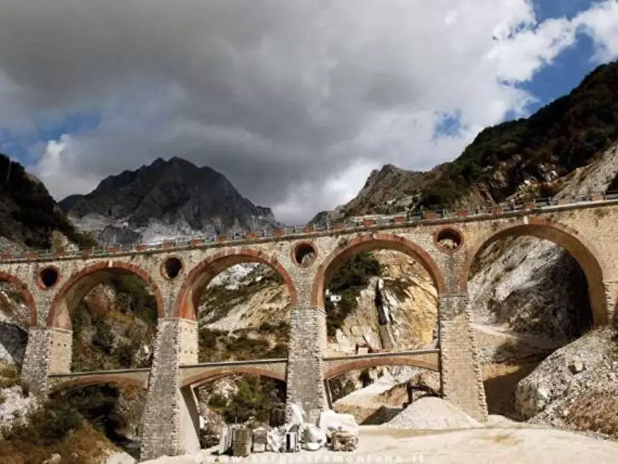 Immagine 17 di Casa semindipendente in vendita  a Carrara