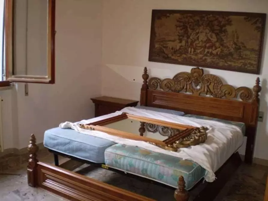 Immagine 16 di Casa indipendente in vendita  a Carrara