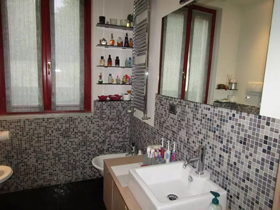 Immagine 18 di Casa indipendente in vendita  a Carrara