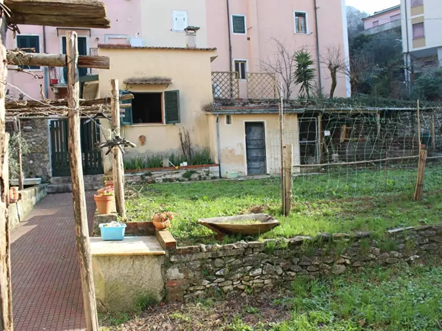 Immagine 2 di Casa indipendente in vendita  a Carrara