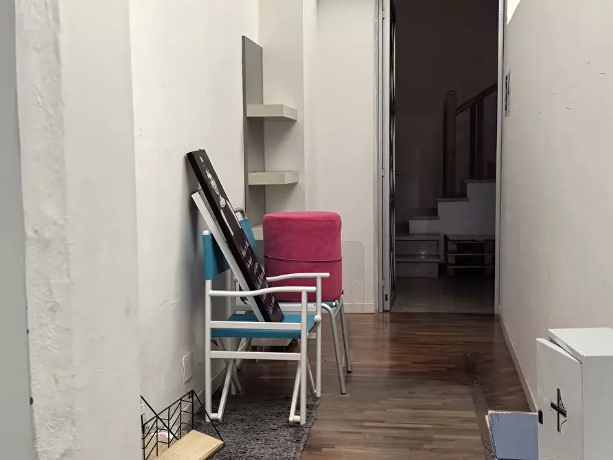 Immagine 3 di Locale commerciale in affitto  a Calcinaia