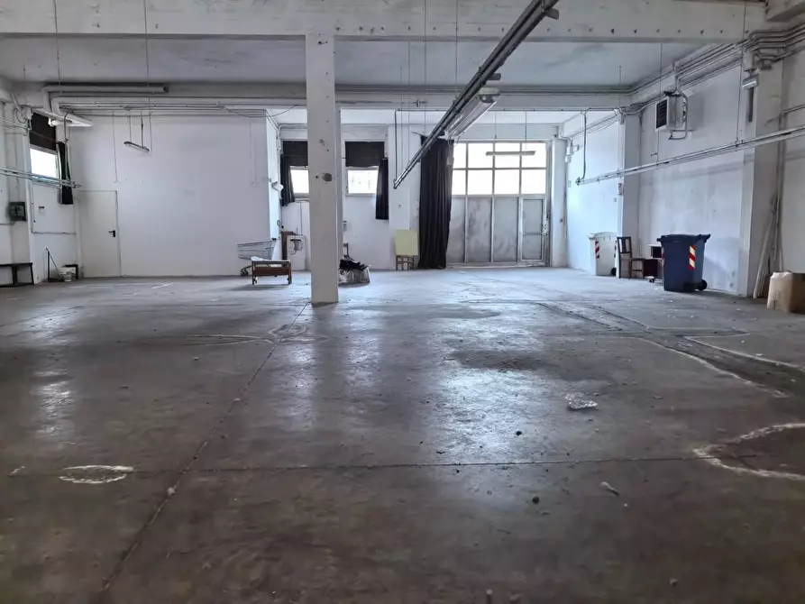 Immagine 8 di Attività artigianale in affitto  a San Miniato