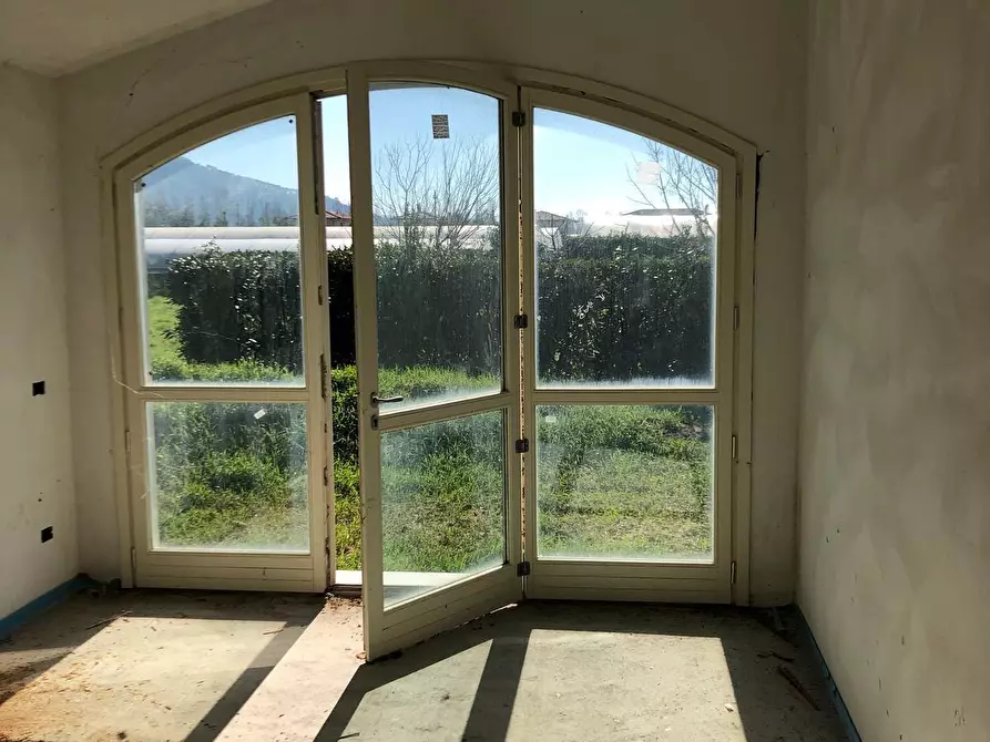 Immagine 5 di Casa bifamiliare in vendita  a Camaiore