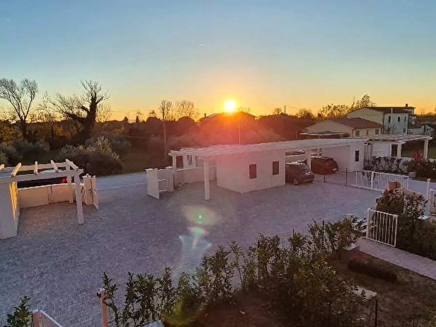 Immagine 1 di Villetta a schiera in vendita  a Calcinaia